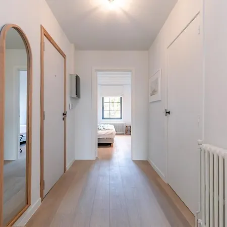 Huswell - Lovely New In By The Apartment