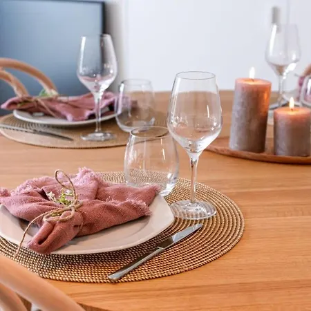 Huswell - Lovely New In By The Apartment *